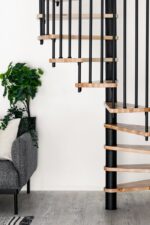 Minka Spiral Wood Buche schwarz Spindeltreppe
