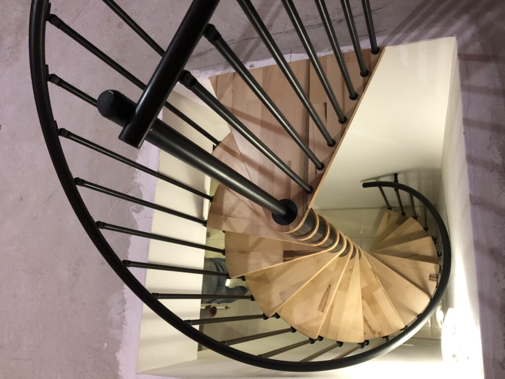 Realizzazione della scala a chiocciola Minka Berlino